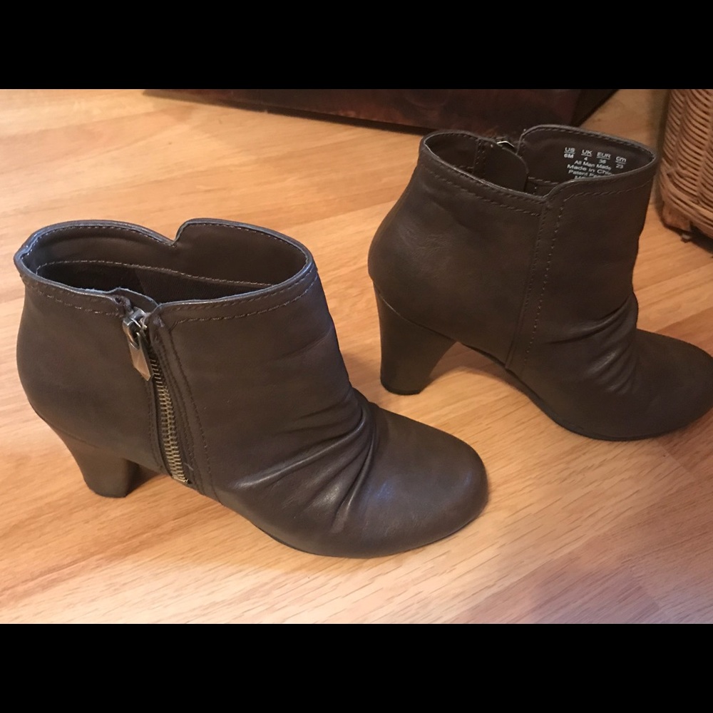 Fergalicious brown ankle boot Sz 6